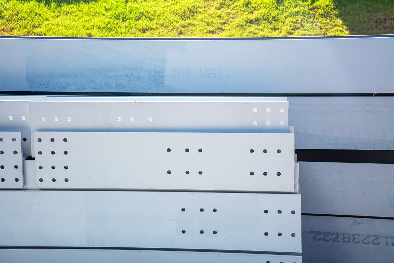 Peças metálicas prontas para montagem em obra