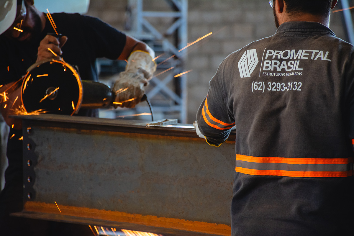 Produção na fábrica da Prometal Estruturas Metálicas
